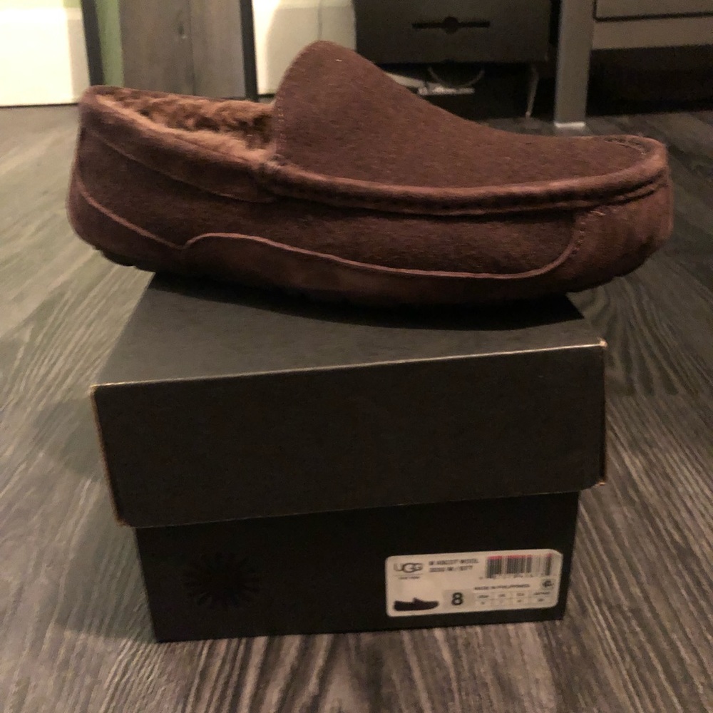 Ugh Moccasins- Men’s 8